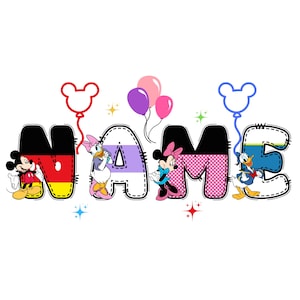 Peut inclure: Un design graphique affichant le mot NAME en grandes lettres stylisées. Le N contient le drapeau allemand et Mickey Mouse, le A Daisy Duck, le M Minnie Mouse et le E Donald Duck. L'ensemble est décoré de ballons et d'étoiles colorées.