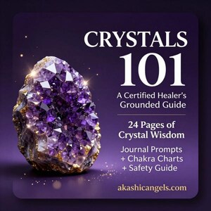 K&ouml;nnte beinhalten: Buchcover mit dem Titel "CRYSTALS 101" und einem gro&szlig;en Amethystkristall. Das Cover enth&auml;lt auch den Text "A Certified Healer's Grounded Guide" und "24 Pages of Crystal Wisdom". Der Hintergrund ist ein lila Farbverlauf.