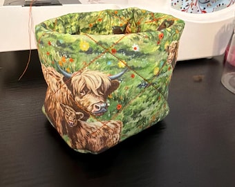 Handgefertigter gesteppter Stoffkorb: Highland Kuh Wiesendruck-Aufbewahrungs-Organizer