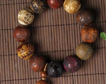 Pulsera de madera tallada hecha a mano con colgante – Unisex, 20 mm. Regalo de joyería para hombres y mujeres.