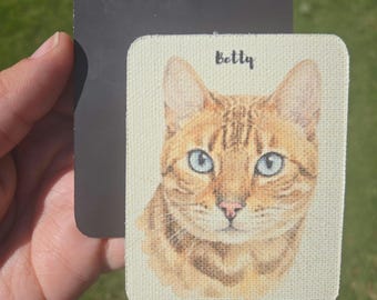 Imán personalizado con retrato de mascota en acuarela: ilustración de perro y gato sobre papel lienzo.
