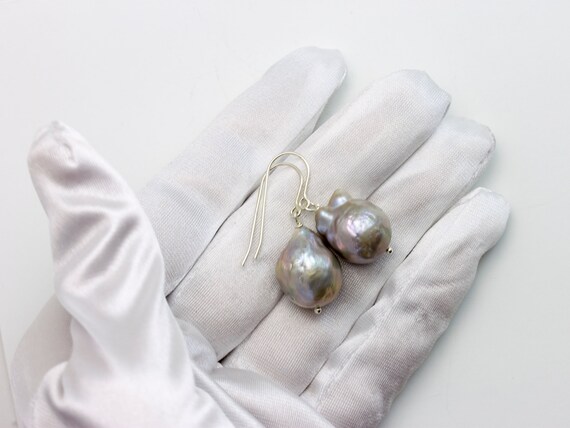 ピアス LESS IS MORE baroque pearl earrings Baroque Drop Pearl Stud Earrings | Caitlyn Minimalist