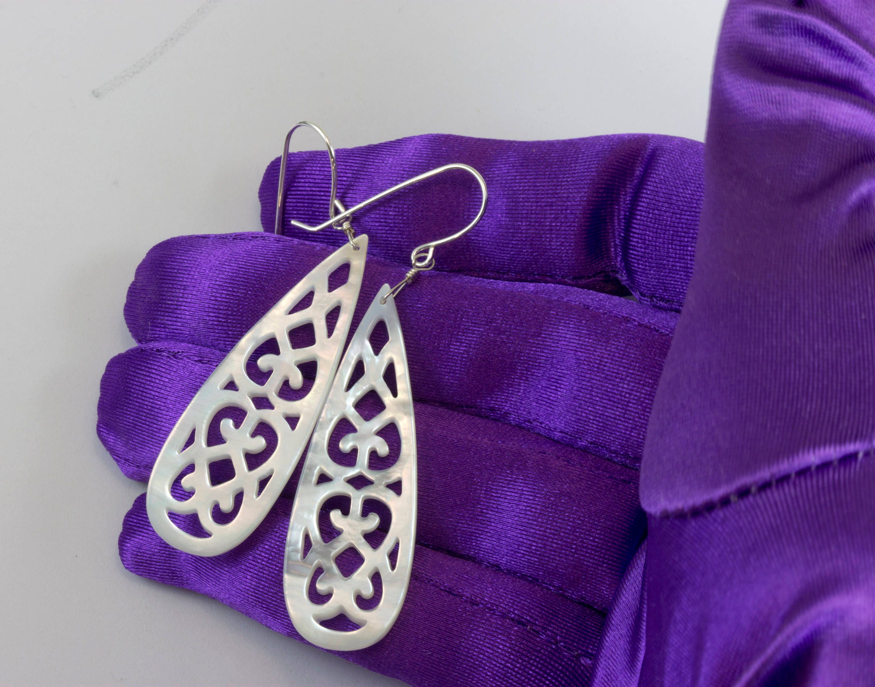 Mother of Pearl Silia Earrings