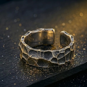 Herrring med hammarmönster – Geometriskt uttalandeband med slitet utseende (justerbar)