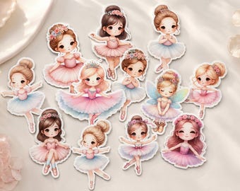 Puede incluir: Una colección de doce pegatinas troqueladas con ilustraciones de bailarinas estilo chibi en varias poses. Cada personaje viste un tutú en tonos rosa, azul o lavanda, con accesorios florales para el cabello y zapatillas de ballet.