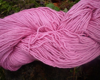 Organic cotton plant-dyed crochet yarn