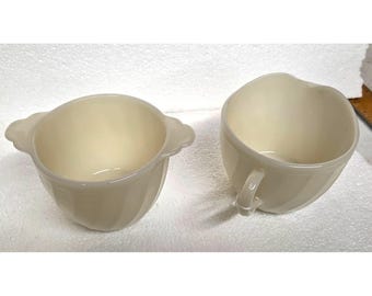 Stary zestaw Fire King Glass Swirl z lat 30. XX wieku w kolorze kremowym i z dodatkiem cukru