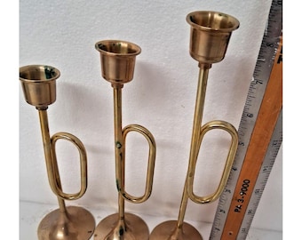 Lotto vintage di 3 portacandele a tromba in ottone - Il più alto è di 20 cm (8 pollici)