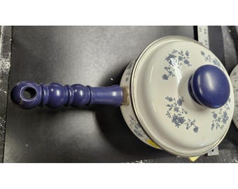 Vintage blauw porseleinen guirlandepatroon - kleine sauspan: 7 inch
