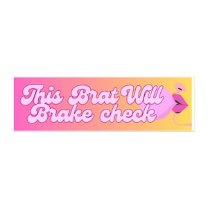 この生意気な子はブレーキチェックをするよ カーマグネット | ピンクの唇 レトロスクリプト