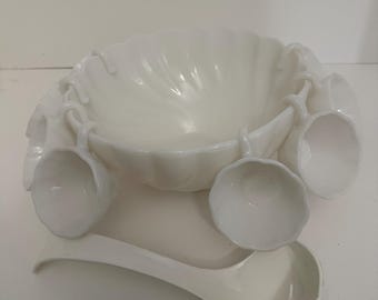 Juego de vajilla vintage de cristal opalino Hazel Atlas, con ponchera, tazas y cucharón con diseño en espiral.