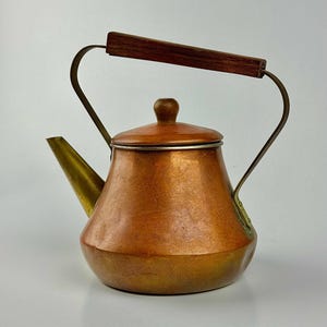 Franse koperen waterkoker jaren 1950 Le Trèfle Vesoul messing houten handvat