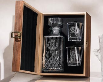 Personalisiertes graviertes Spirituosen-Dekanter-Set mit Gläsern und Geschenkbox