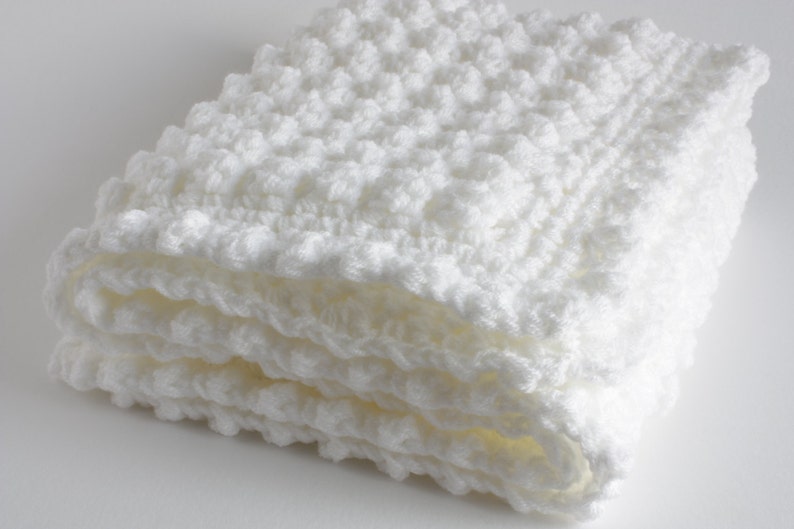 White Extra thick luxurious baby blanket. 
Cosy "chunky baby gift 24" x 32" approximately.
Baby shower gift. 
£39.99