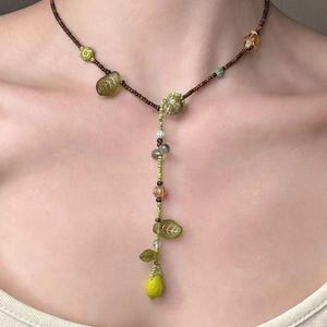 Collar Bosque Susurro de la Naturaleza, Lariat con Cuentas, Joyería de Hojas de Estilo Bohemio, Gargantilla en Y Limón Verde