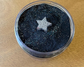 Galaxy playdough-pot met glittersterbedel van hars