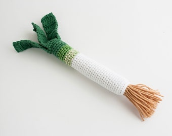 Crochet Leek, Rattle Toy, Montessori Toy for Toddler, Crochet Food for Pretend Play, Toy Kitchen Addition