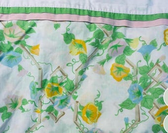 Vintage Morning Glory Floral Lattice Double Flat Sheet – 1970s Cottage Core