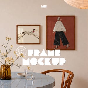 Puede incluir: Dos marcos de madera colgados en una pared, uno con la pintura de un perro manchado corriendo con collar rojo, el otro con la pintura de una persona con blusa blanca y pantalones negros. El texto dice PSD FILE FRAME MOCKUP y MH.