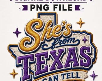 Puede incluir: Un diseño de archivo PNG digital con el texto "She's from Texas I Can Tell" en un estilo bordado. El diseño presenta un contorno de Texas, colores dorados, morados y azules, y acentos de estrellas.