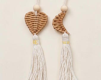 Conjunto de decoração de parede boho com franjas em fibra natural, estilo rústico campestre, para quarto de bebê ou infantil.