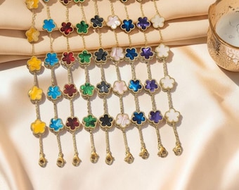 Pulseira Trevo da Sorte em Aço Inoxidável Dourado com Flor - Joia Minimalista e Colorida - Presente Delicado para o Dia a Dia