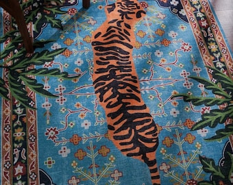 Tapete de tigre em lã feito à mão, azul, estilo vintage, decoração boho maximalista.