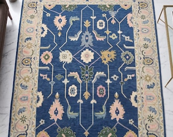 Tapete de lã feito à mão, azul profundo com estampa tribal boho artística, peça de destaque para sala de estar.