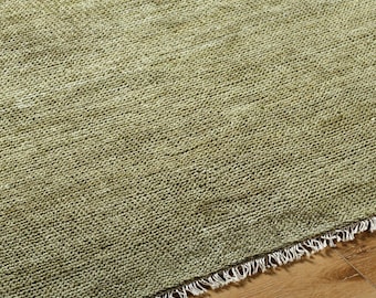 Tapete de lã feito à mão – Verde sálvia, minimalista, macio e durável.