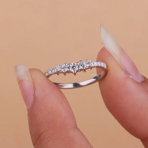 Round Lab Grown Diamond Curved Ring Sustainable Wedding Band for Women Lab Create Diamond Band Ring Anniversary Gift for Wife Chevron Ring