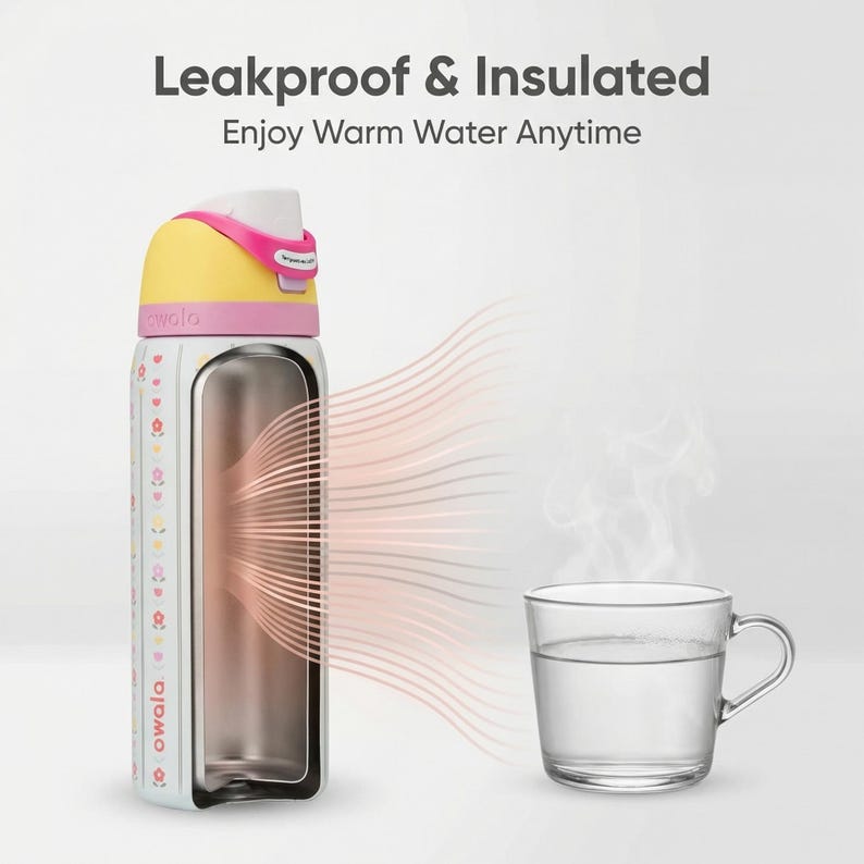 Puede incluir: Una botella de agua aislada blanca y plateada con tapa amarilla y rosa, con dise&ntilde;os florales y la marca "owala". Se muestra el texto "Leakproof & Insulated" y "Enjoy Warm Water Anytime". Un vaso de agua est&aacute; al lado.