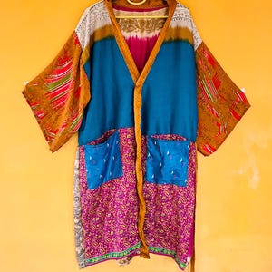 Chaqueta kimono de seda, ropa de sari reciclada, atuendo bohemio para festivales, bata hecha a mano