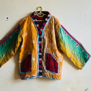 Kolorowa kurtka boho w kwiaty, ręcznie robiony płaszcz z pikowanej tkaniny Kantha, zrównoważona moda, 2 części