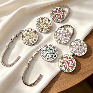 Gancio portaborse floreale smaltato con strass, appendiabiti pieghevole per borse, porta borse da tavolo portatile, regalo di Natale vintage per lei