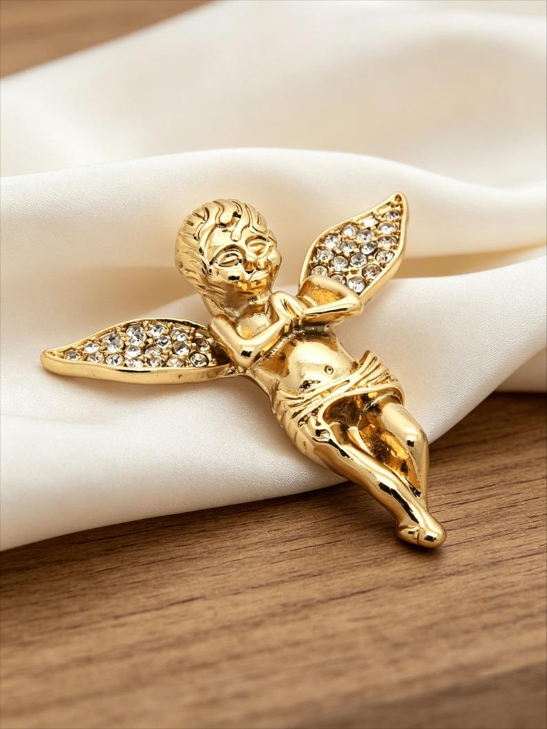 Men 14k Gold Plated Long Wings Angel Necklace, Cubic-Zirconia Baby Angel Pendant with 24" Rope Chain Necklaces bild 4