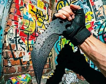 Role-playing claw prop, black, claw replica, game table toy.