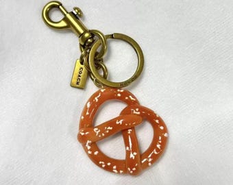 Coach Designer Pretzel Bag Charm – sleutelhanger met metalen clip