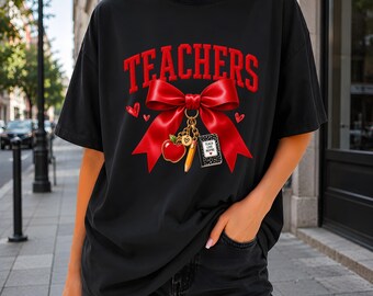 Lehrer PNG Sublimation, Varsity Lehrer Bogen-Shirt Design, Lehren Liebe Inspirieren DTF Download, Kokette Lehrer Charme Clipart, Lehrer PNG Geschenk