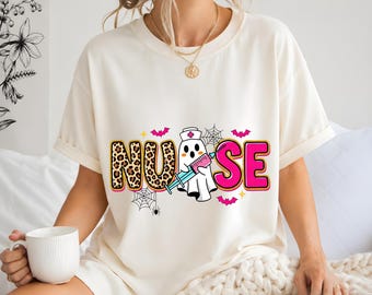 Halloween-Krankenschwester-Design (PNG-Sublimationsdruck), Leopard-Glitzer-Geist-Krankenschwester (DTF-Download), süßes gruseliges Krankenschwester-Shirt-Design in Pink