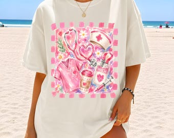 Krankenschwester PNG Sublimation, rosa Aquarell Krankenschwester Shirt Design, Krankenschwester Leben DTF Download, weiche Kokette Krankenschwester Collage Clipart, süße Krankenschwester PNG Geschenk