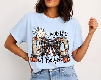 Ich bringe den Boo in Boujee PNG-Sublimationsdesign, Halloween-Karoschleife DTF Digitaler Download, Lustiges Geister-Kürbis-Shirt-Design Leopard