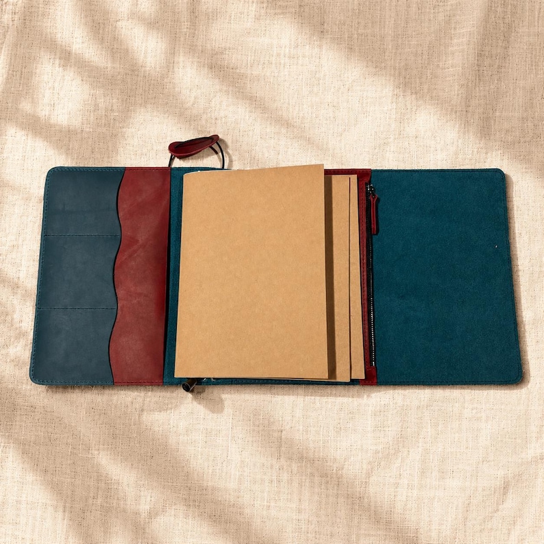 Capa de couro personalizada para caderno A6, capa para diário A5, capa dobrável tripla recarregável com compartimentos para cartões, bolso com zíper, ideal para presente. imagem 6