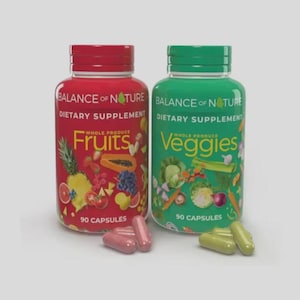 Pode incluir: Duas garrafas de suplementos com tampas vermelhas e verdes. A garrafa vermelha é rotulada como "Fruits" e a garrafa verde como "Veggies". Cada garrafa contém 90 cápsulas. Suplementos alimentares.
