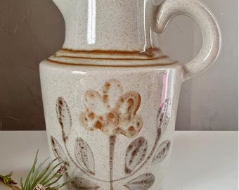 Vintage französischer glasierter Steinzeug Krug / Karaffe mit Motiven