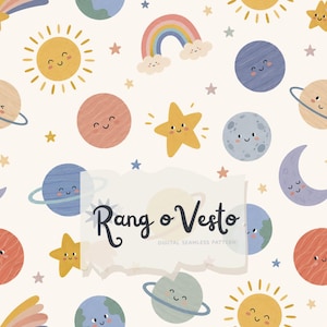 Puede incluir: Un patrón digital continuo con cuerpos celestes sonrientes y lindos, incluyendo soles amarillos, planetas coloridos con anillos, un arcoíris, estrellas y una luna creciente sobre un fondo crema. El texto Rang o Vesto está centrado en la imagen.