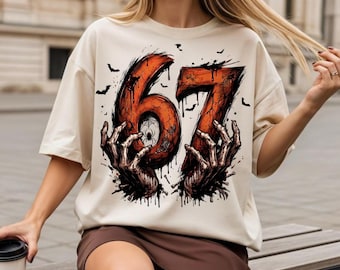 67-årsdag Halloween-tröja PNG, skräck 67-grafik, skeletthänder Halloween-design, läskig födelsedag PNG, digital nedladdning för oktoberfödelsedag