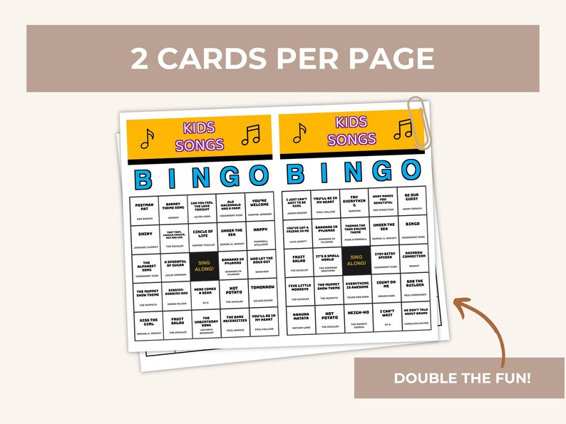 Puede incluir: Dos tarjetas de Bingo de canciones infantiles por p&aacute;gina, sujetas con un clip plateado. Las tarjetas tienen un encabezado amarillo con notas musicales y las palabras "KIDS SONGS" en azul. Las tarjetas de bingo tienen una cuadr&iacute;cula de t&iacute;tulos de canciones.