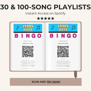 Pu&ograve; includere: Un prodotto digitale con due pagine aperte con "1990s Hits Bingo". Il testo "30 & 100-SONG PLAYLISTS" e "Instant Access on Spotify" sono in alto. Ogni pagina ha un codice QR e istruzioni. In basso c'&egrave; scritto "SCAN AND TRY NOW!"