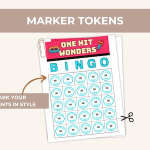 Puede incluir: Una hoja de tarjetas de "Bingo One Hit Wonders" con un gr&aacute;fico de cinta de cassette retro y micr&oacute;fono. Las tarjetas tienen una combinaci&oacute;n de colores turquesa y rosa, con las palabras "Marker Tokens" en la parte superior y "Mark Your Moments in Style" en la parte inferior.
