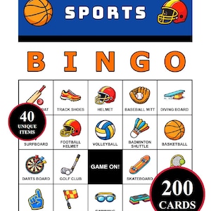 Op de afbeelding: Een sportbingospel met een blauwe banner met de tekst "SPORTS". De bingokaart toont illustraties van sportuitrusting zoals een basketbal en een helm. De set bevat 40 unieke items en 200 kaarten. Het woord "BINGO" staat in oranje letters.